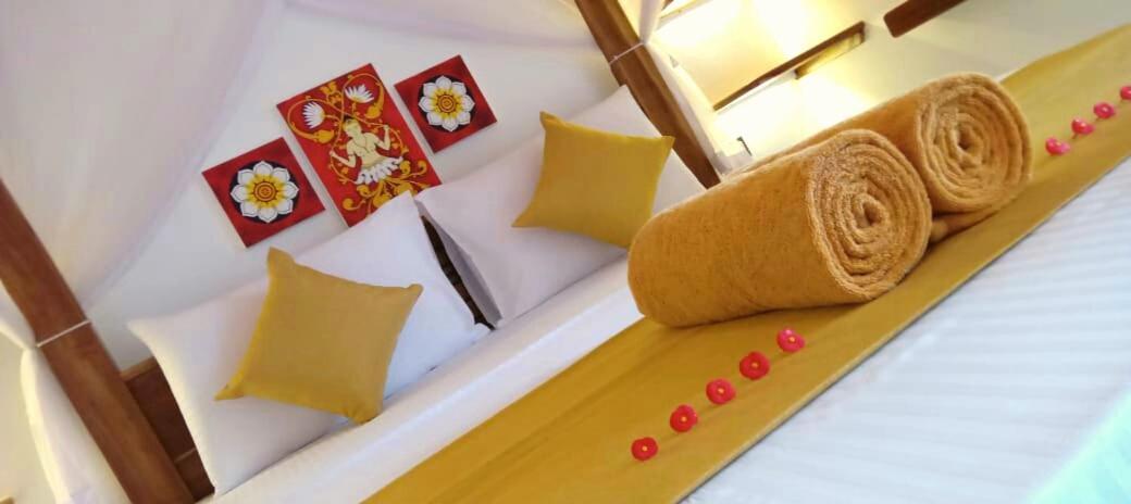 Art House Otel Dikwella Dış mekan fotoğraf