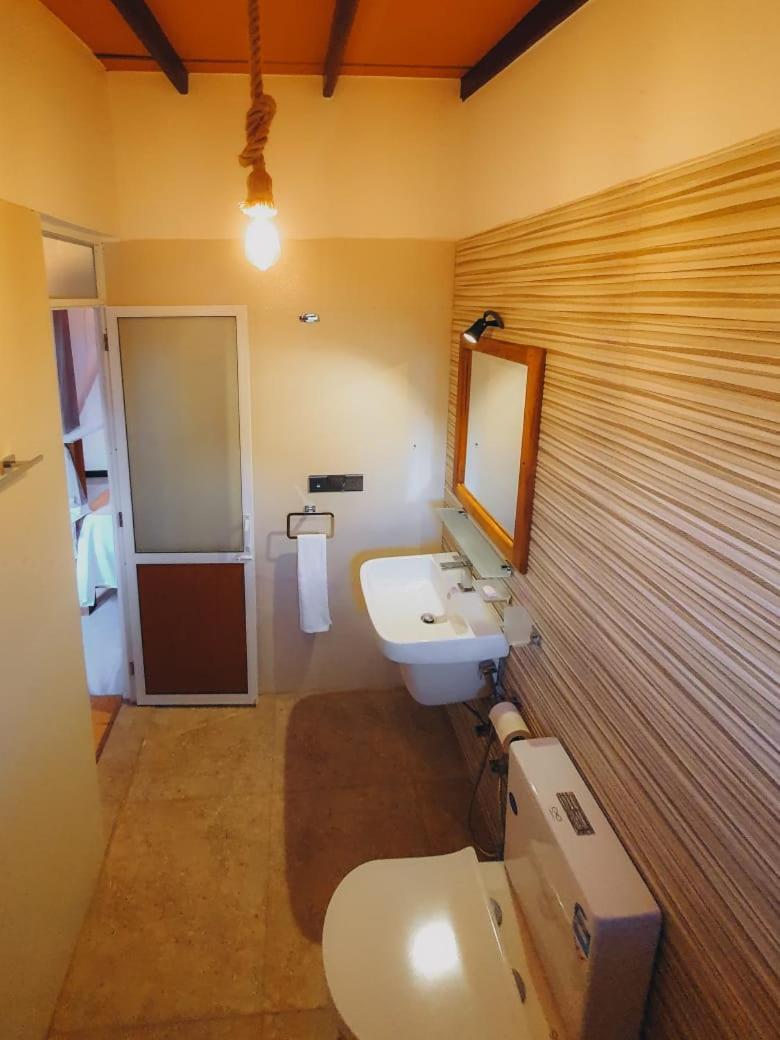 Art House Otel Dikwella Dış mekan fotoğraf